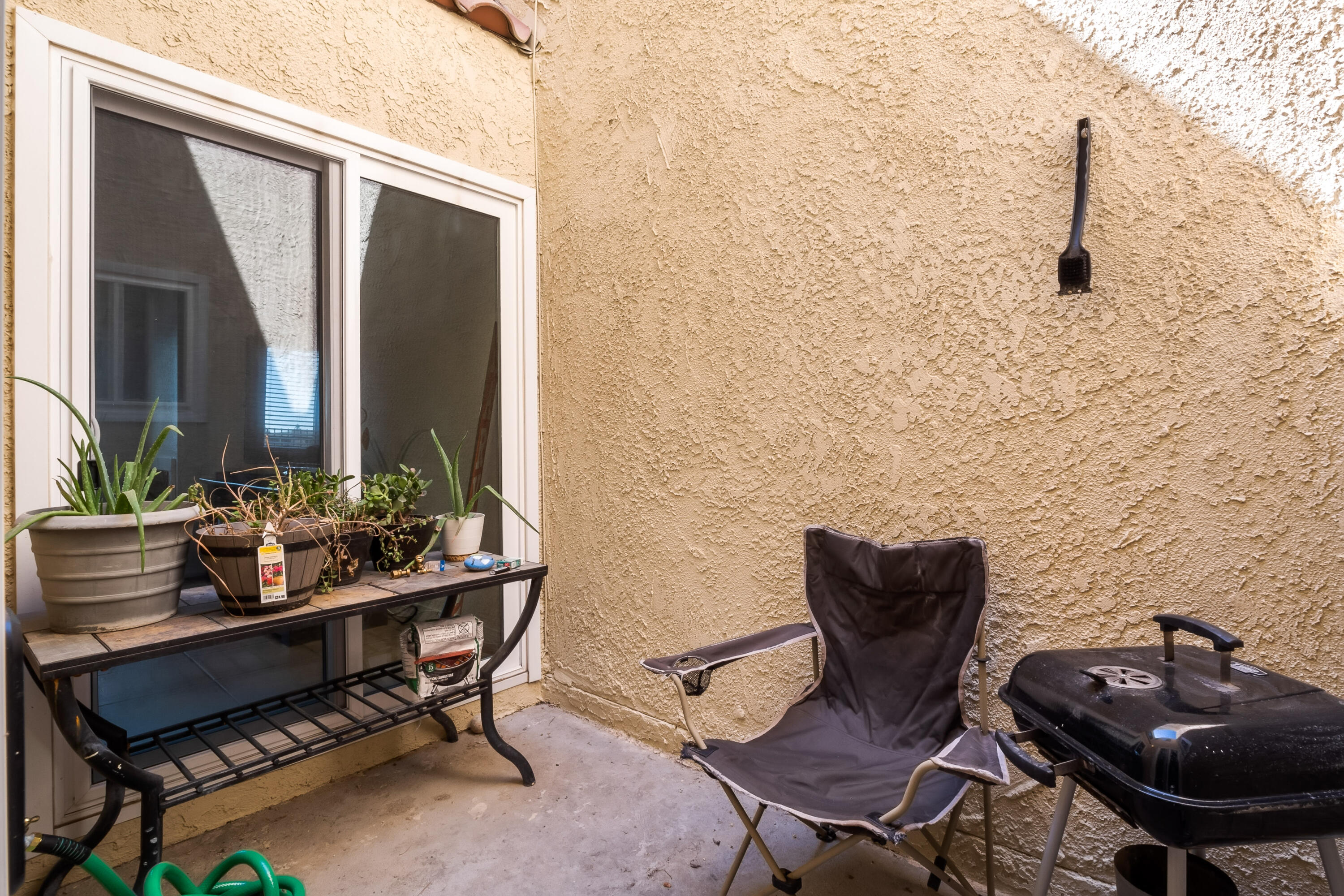 44200 Kingtree Avenue, Unit 24 Lancaster, CA 93534 - Photo 21 of 23 a balcony with wooden benches and a couch