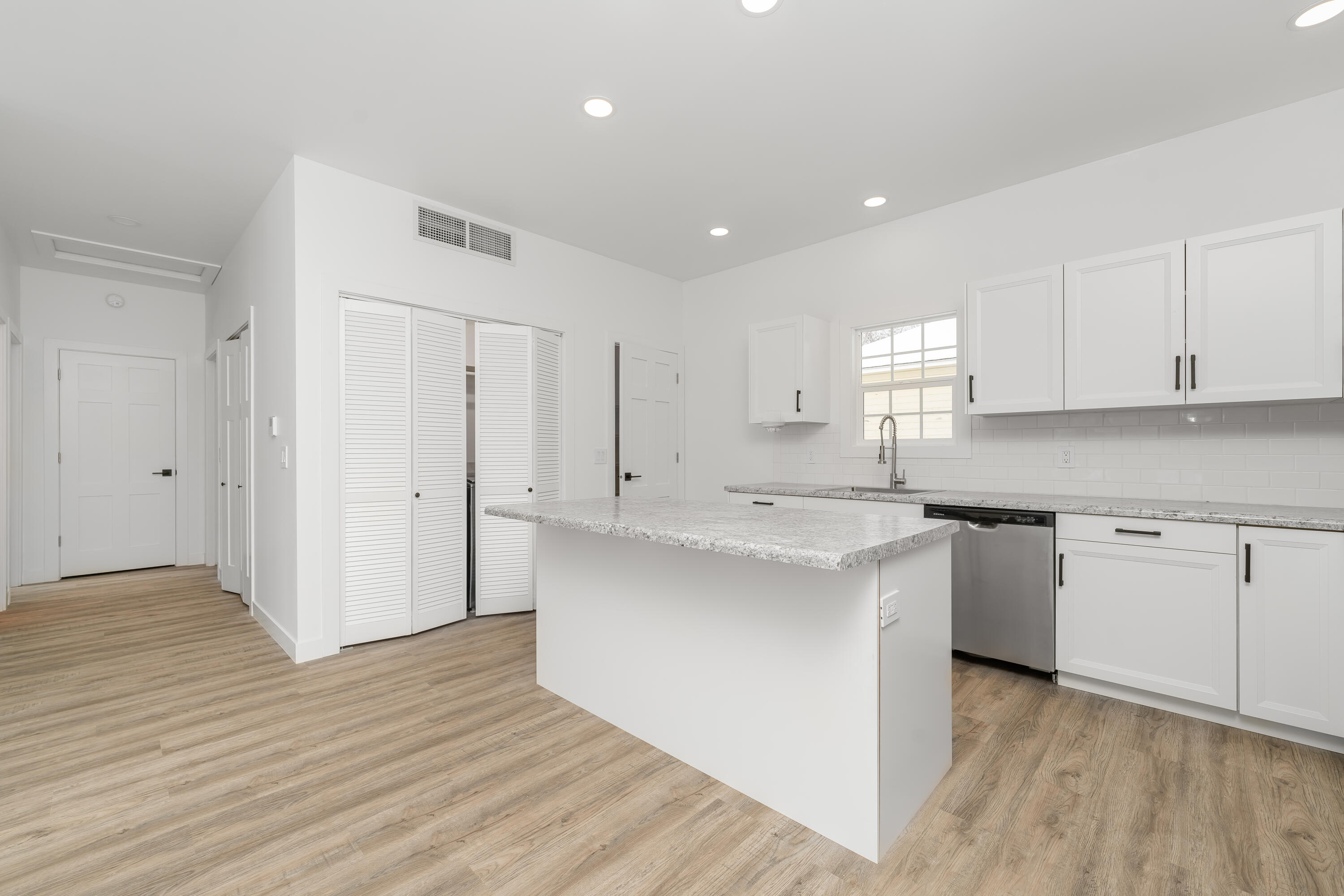 303 Middle Street Three Rivers, MI 49093 - Photo 7 of 20 DSC00320