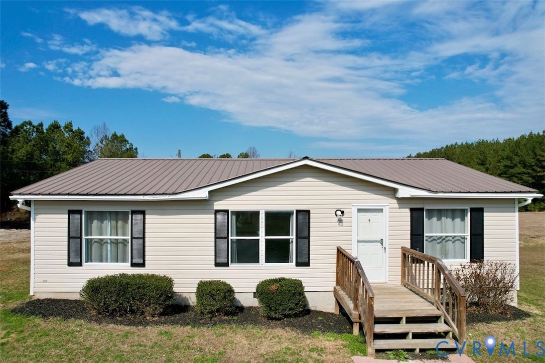 1225 Beech Forest Road Kenbridge, VA 23944 - Photo 3 of 33 a front view of a house with a yard