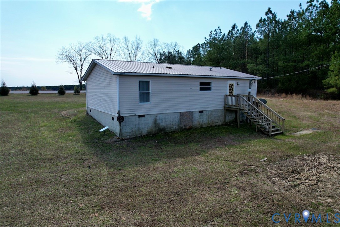 1225 Beech Forest Road Kenbridge, VA 23944 - Photo 6 of 33 a view of a house with a yard