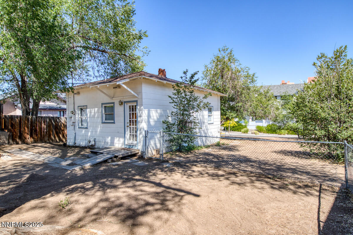 1151 Seminary Avenue Reno, NV 89503 - Photo 4 of 12 a front view of a house with a yard