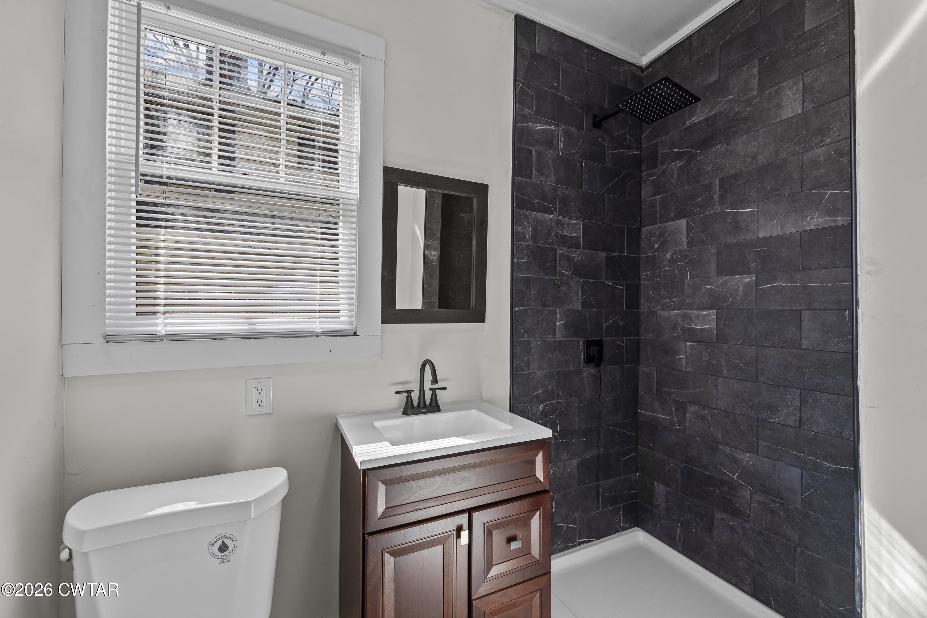 335 Division Avenue Jackson, TN 38301 - Photo 11 of 19 EN4A1699