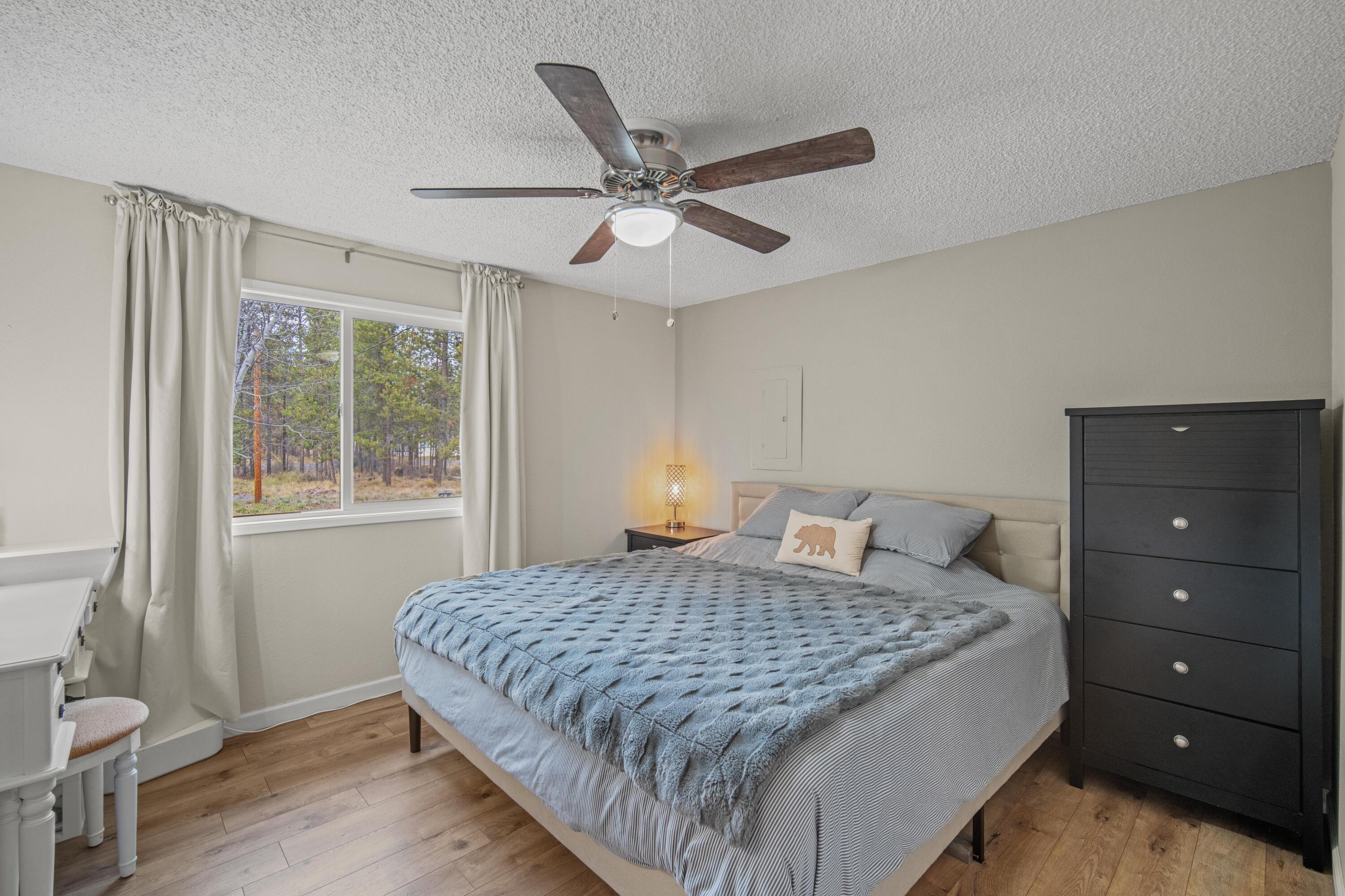 56078 Snow Goose Road Bend, OR 97707 - Photo 18 of 46 Bedroom #1 is comfortably sized.