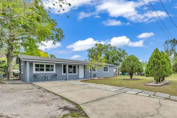 $220,000 | 890 Golden Isle Drive, Mount Dora, FL 32757