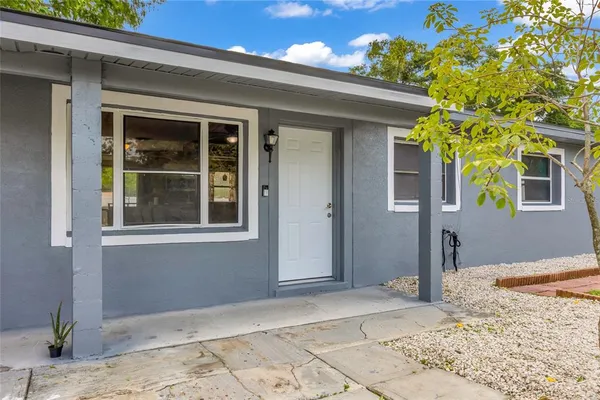 $220,000 | 890 Golden Isle Drive, Mount Dora, FL 32757