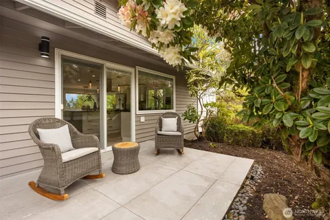 $1,599,998 | 13720 94th Avenue Northeast, Kirkland, WA 98034