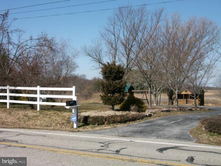 1323 Bayview Road Middletown, DE 19709 - Photo 5 of 25 Driveway