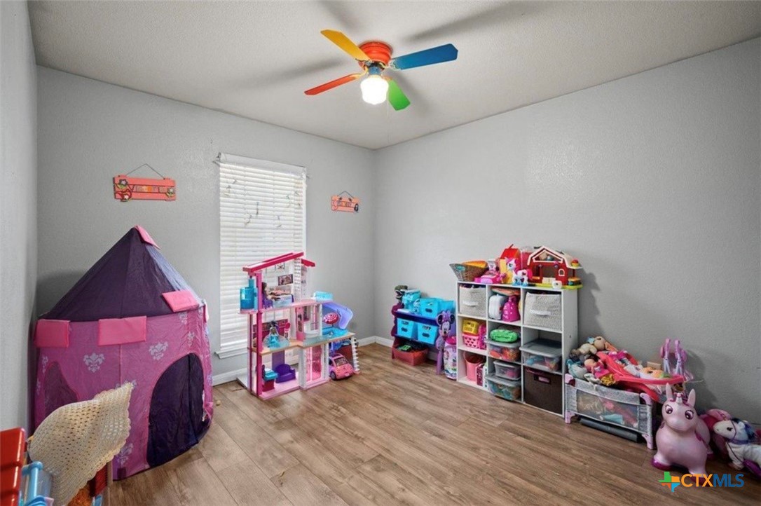 512 South Mockingbird Lane Lockhart, TX 78644 - Photo 16 of 22 a play room with toys