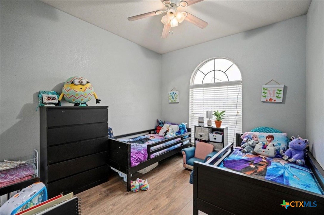 512 South Mockingbird Lane Lockhart, TX 78644 - Photo 17 of 22 a living room with furniture and a window
