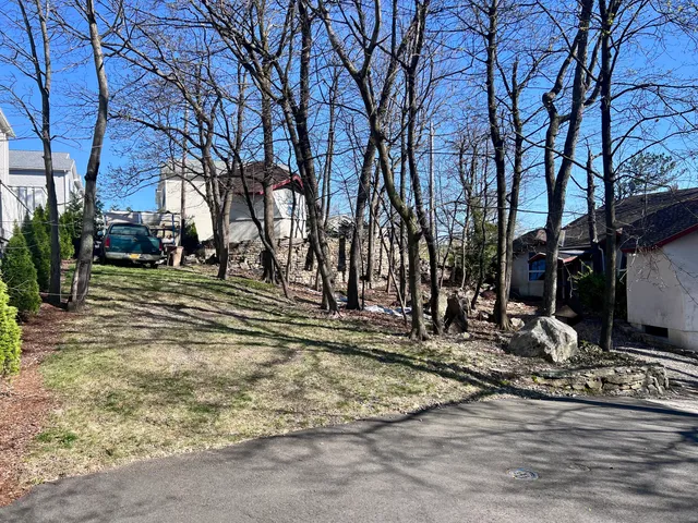 $425,000 | 18 Highland Road, Stamford, CT 06902