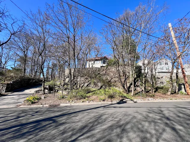 $425,000 | 18 Highland Road, Stamford, CT 06902