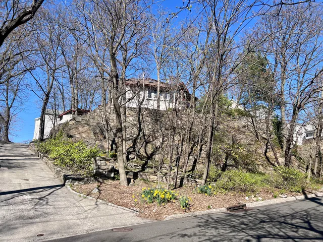 $425,000 | 18 Highland Road, Stamford, CT 06902