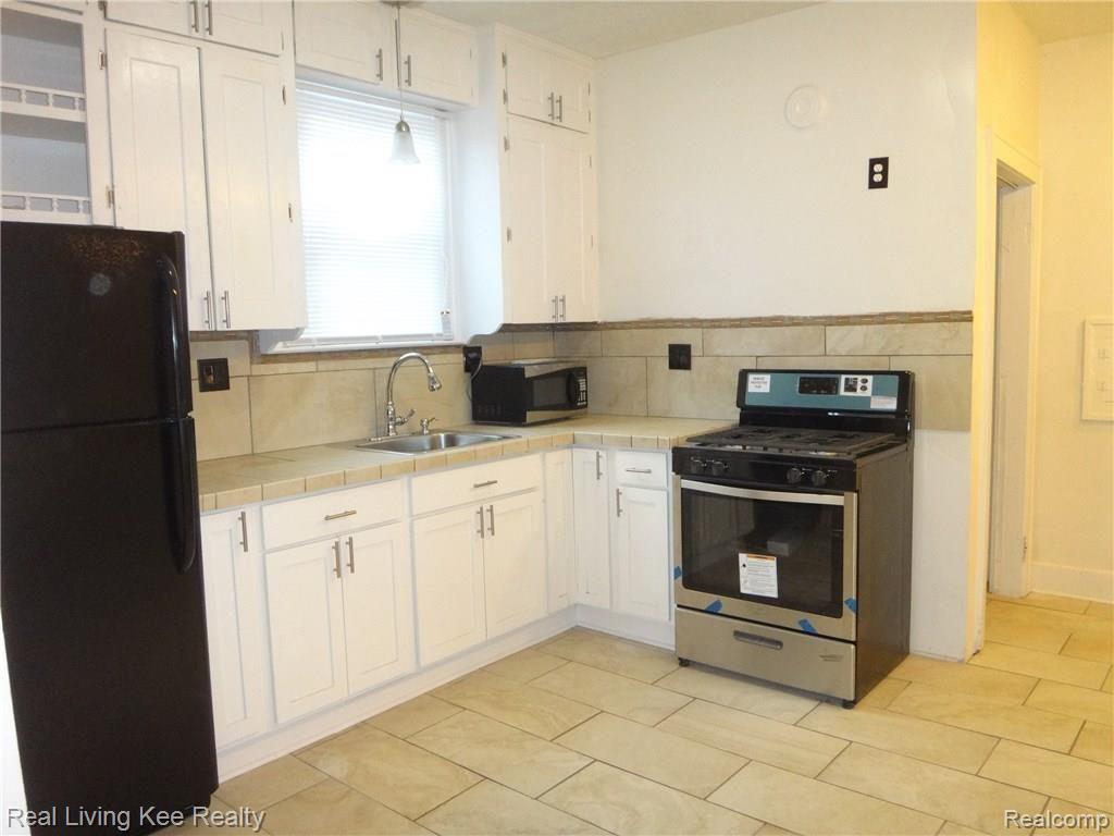 5220 Yorkshire Road Detroit, MI 48224 - Photo 6 of 28