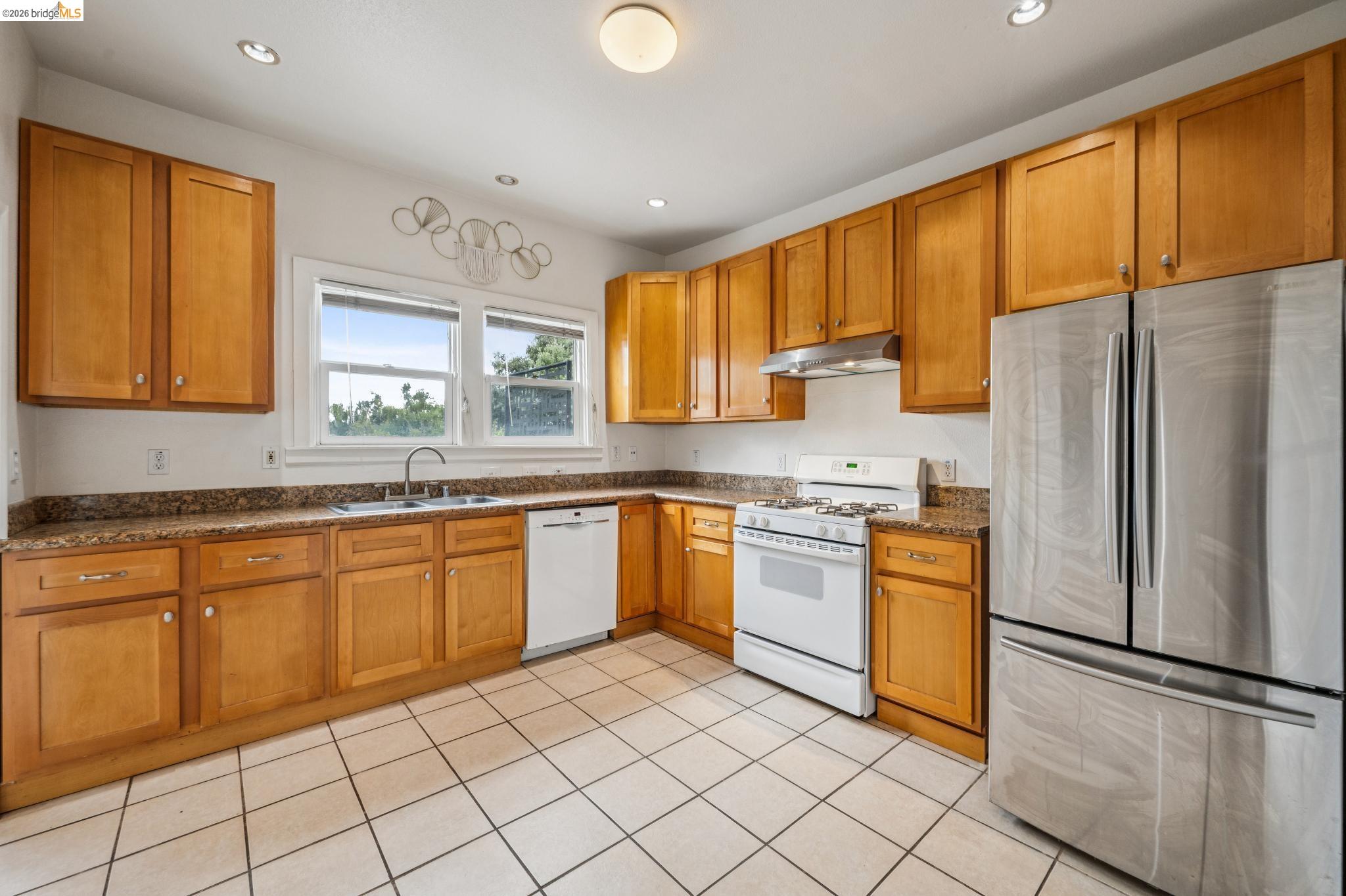 2140 Woolsey Street Berkeley, CA 94705 - Photo 13 of 40