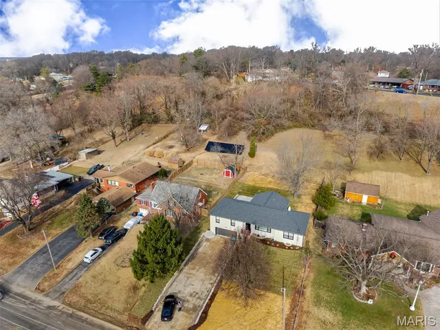 $389,900 | 24 West Woodland Drive, East Alton, IL 62024