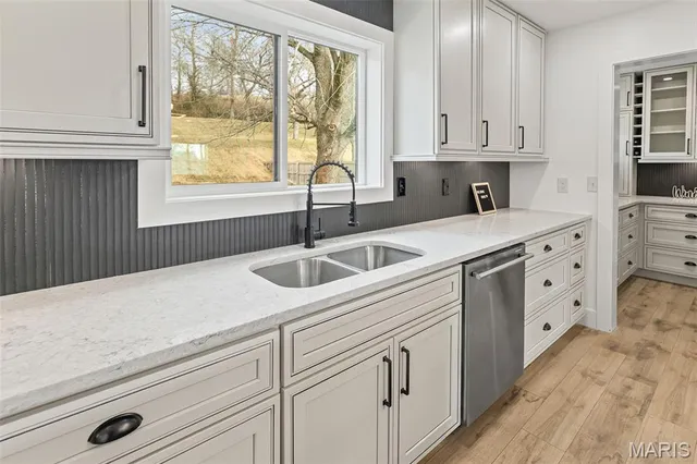 $389,900 | 24 West Woodland Drive, East Alton, IL 62024