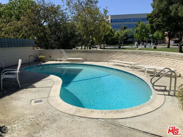 $2,695 | 5650 Cambridge Way, Unit 4, Culver City, CA 90230