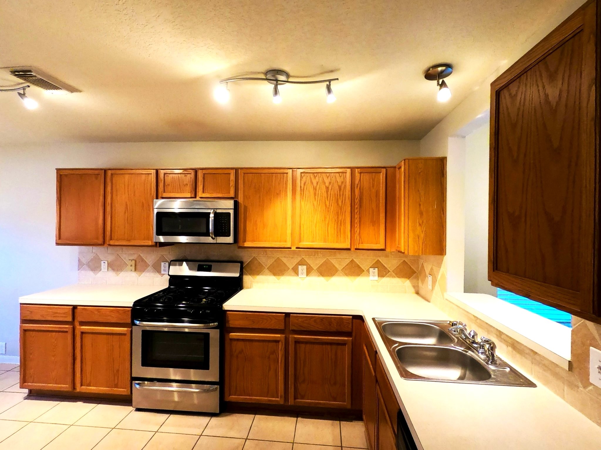 714 Cypresswood Ridge Spring, TX 77373 - Photo 11 of 29