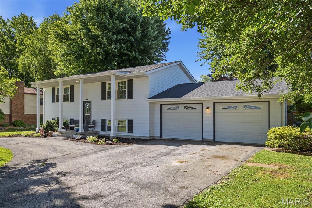 10904 Lake Road Highland, IL 62249 - Photo 2 of 17