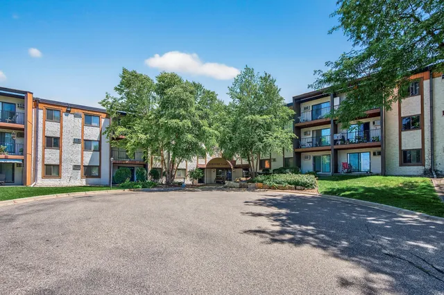 $150,000 | 401 East Burnsville Parkway, Unit 118, Burnsville, MN 55337