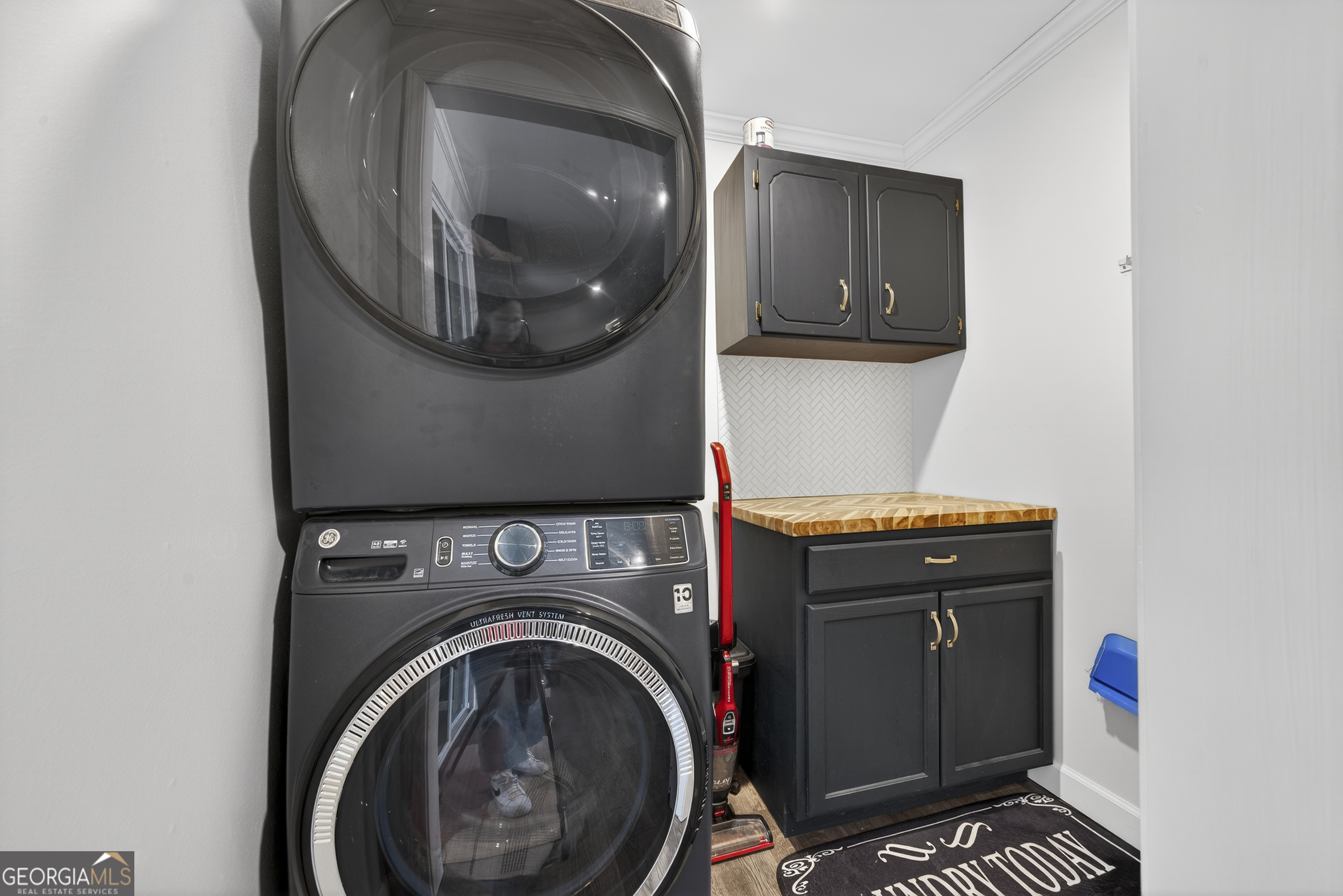 1739 Elmwood Road Milledgeville, GA 31061 - Photo 31 of 41 a utility room with dryer and washer
