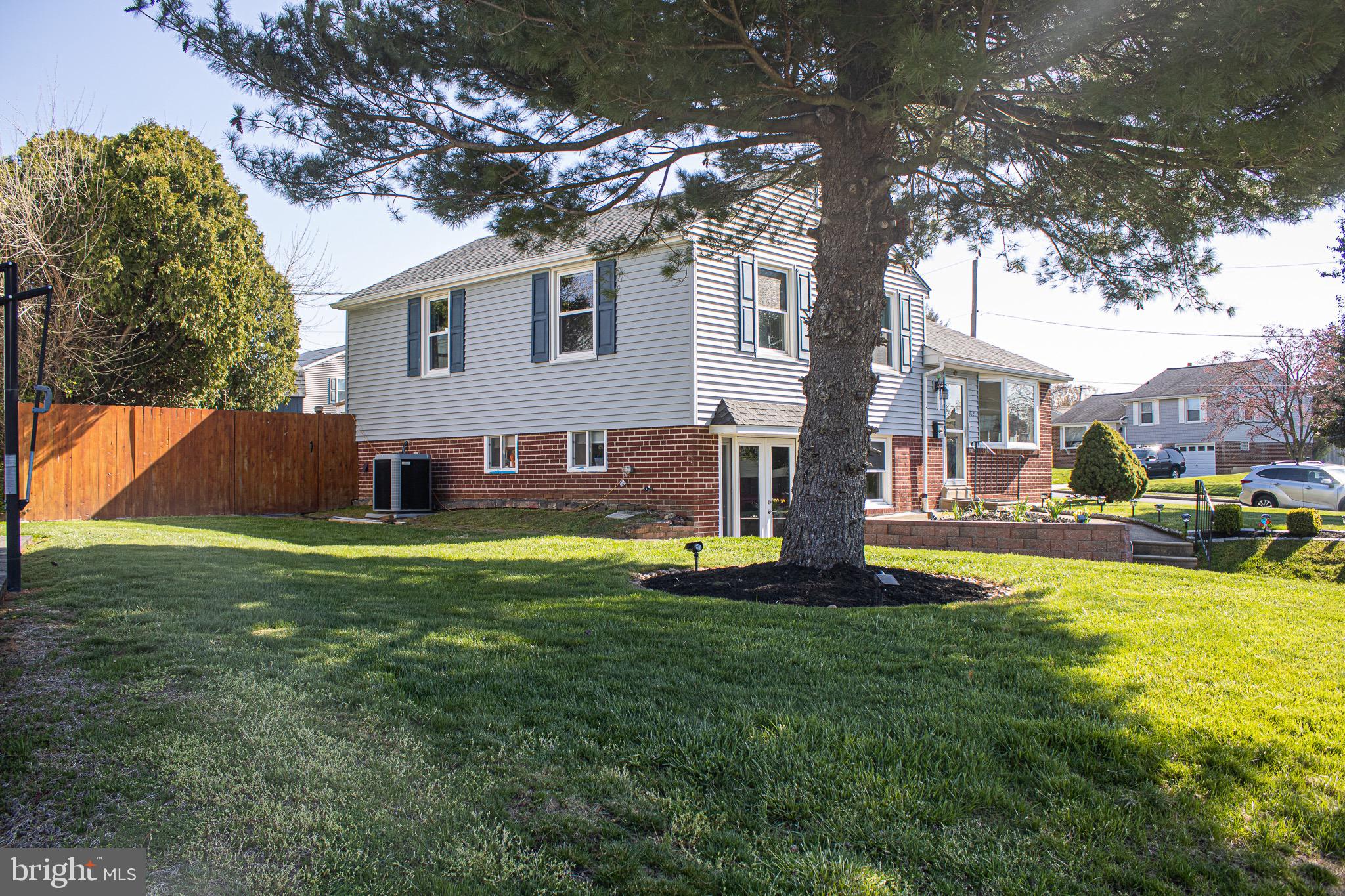 3821 Andrea Road Philadelphia, PA 19154 - Photo 3 of 40