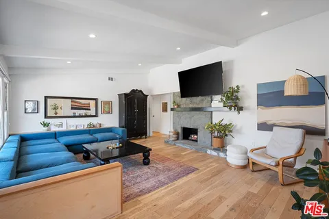 $1,599,000 | 4406 Don Diablo Drive, Los Angeles, CA 90008