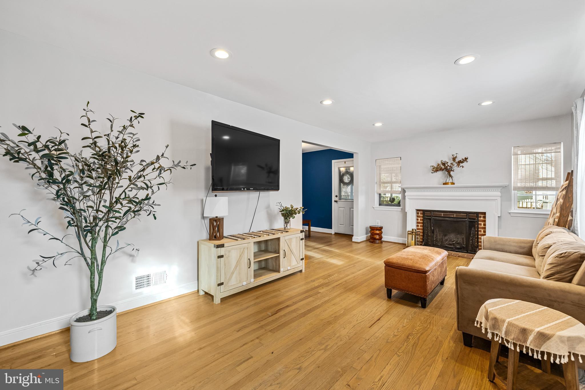 307 Marvin Road Silver Spring, MD 20901 - Photo 3 of 30 large living room with refinished hardwoods (2017)