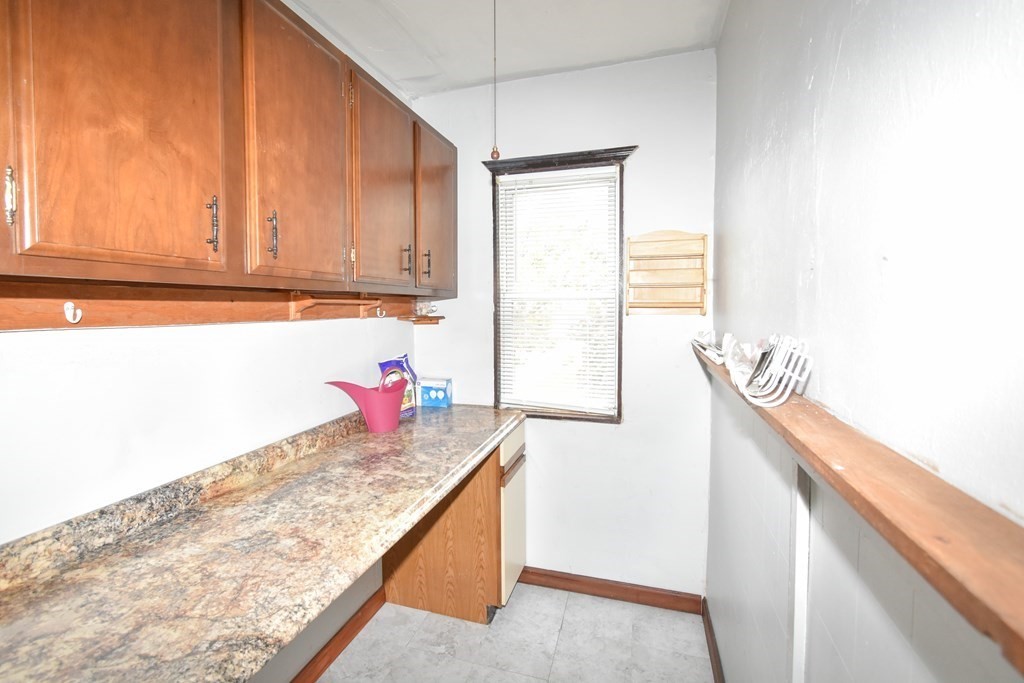 17-19 Parkside Street Springfield, MA 01104 - Photo 9 of 21 Gallery Image 9