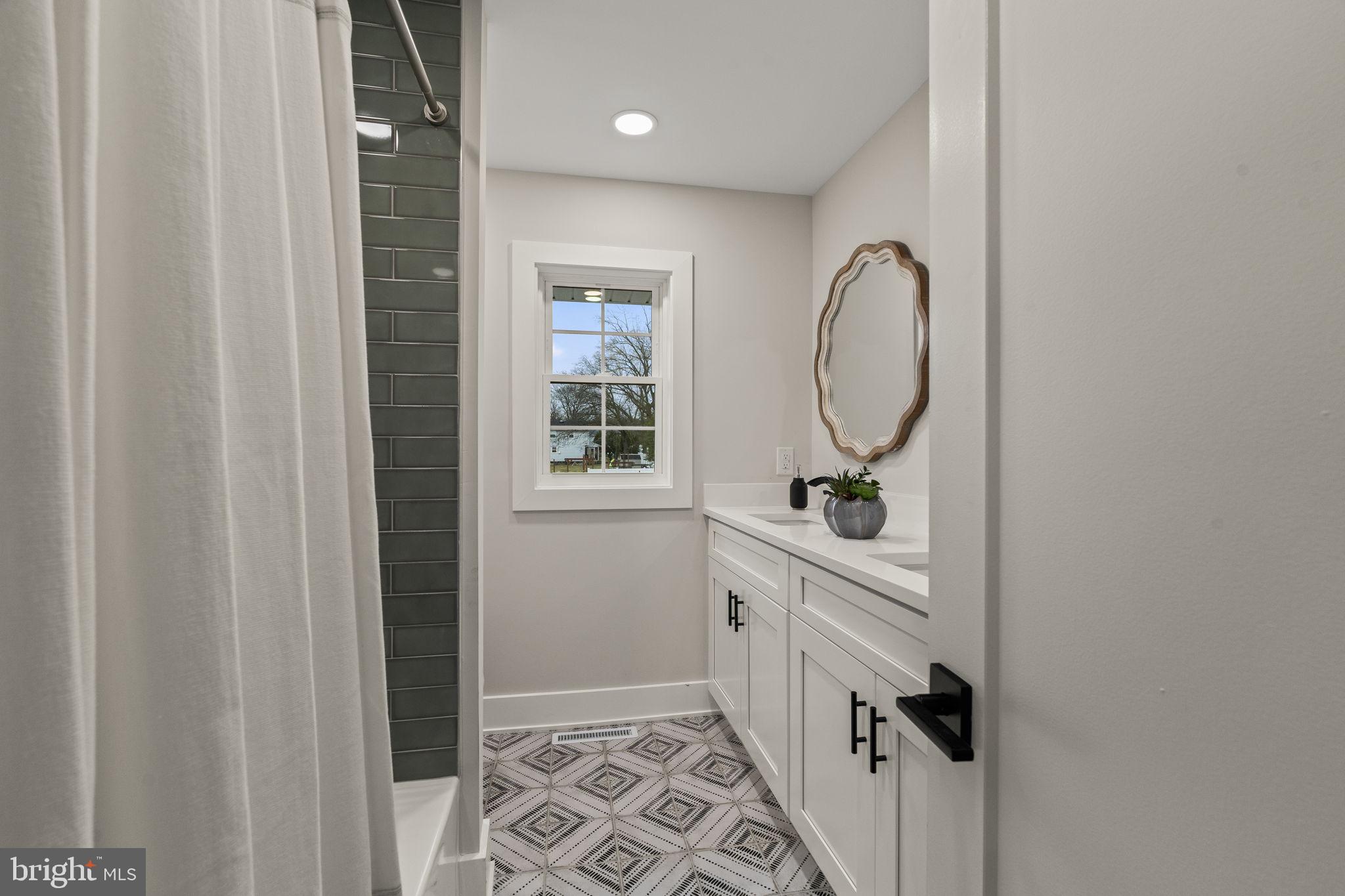 14 Montclair Drive Delran, NJ 08075 - Photo 29 of 40 Hallway Bath