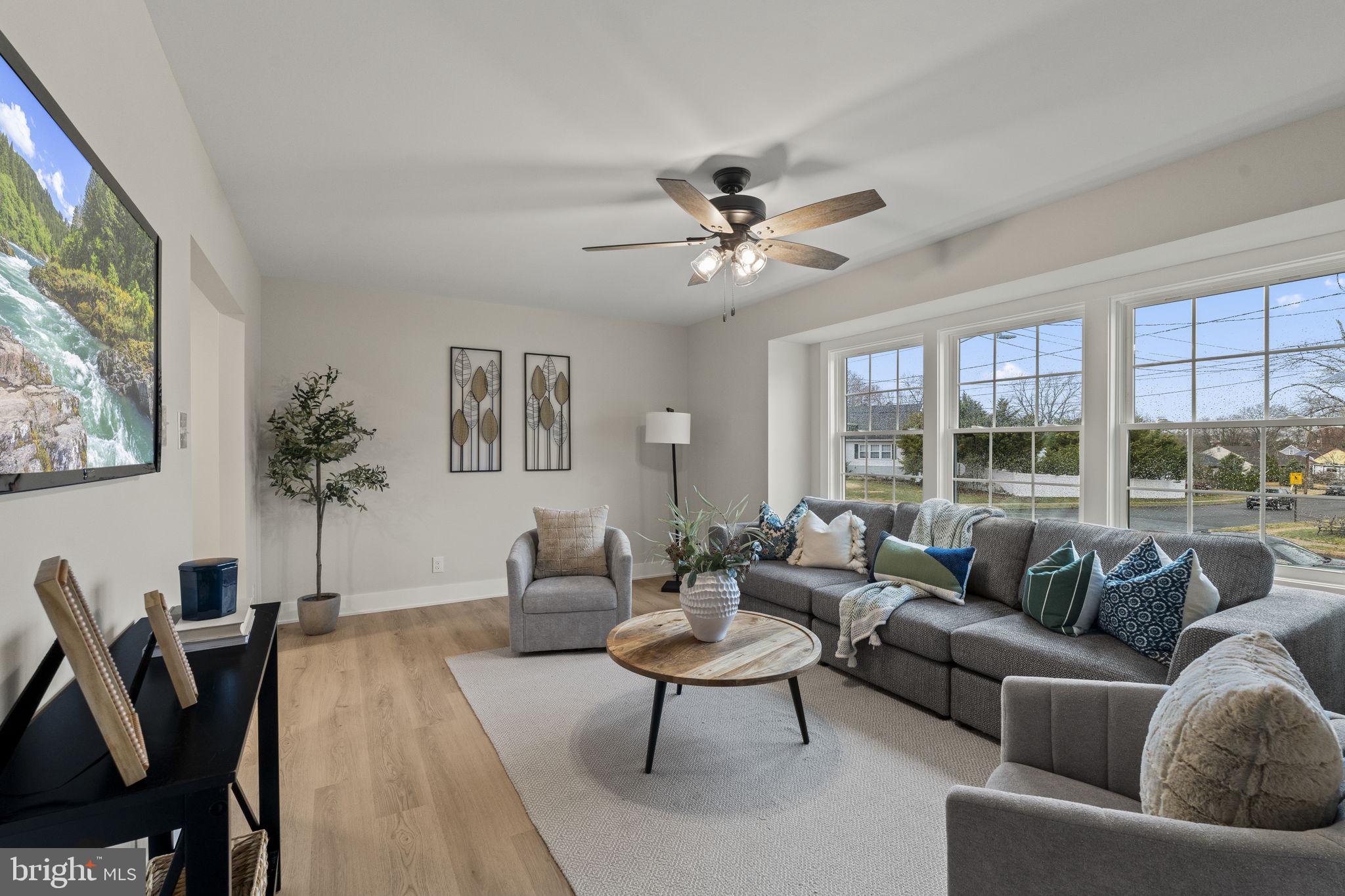 14 Montclair Drive Delran, NJ 08075 - Photo 9 of 40 Second Living room