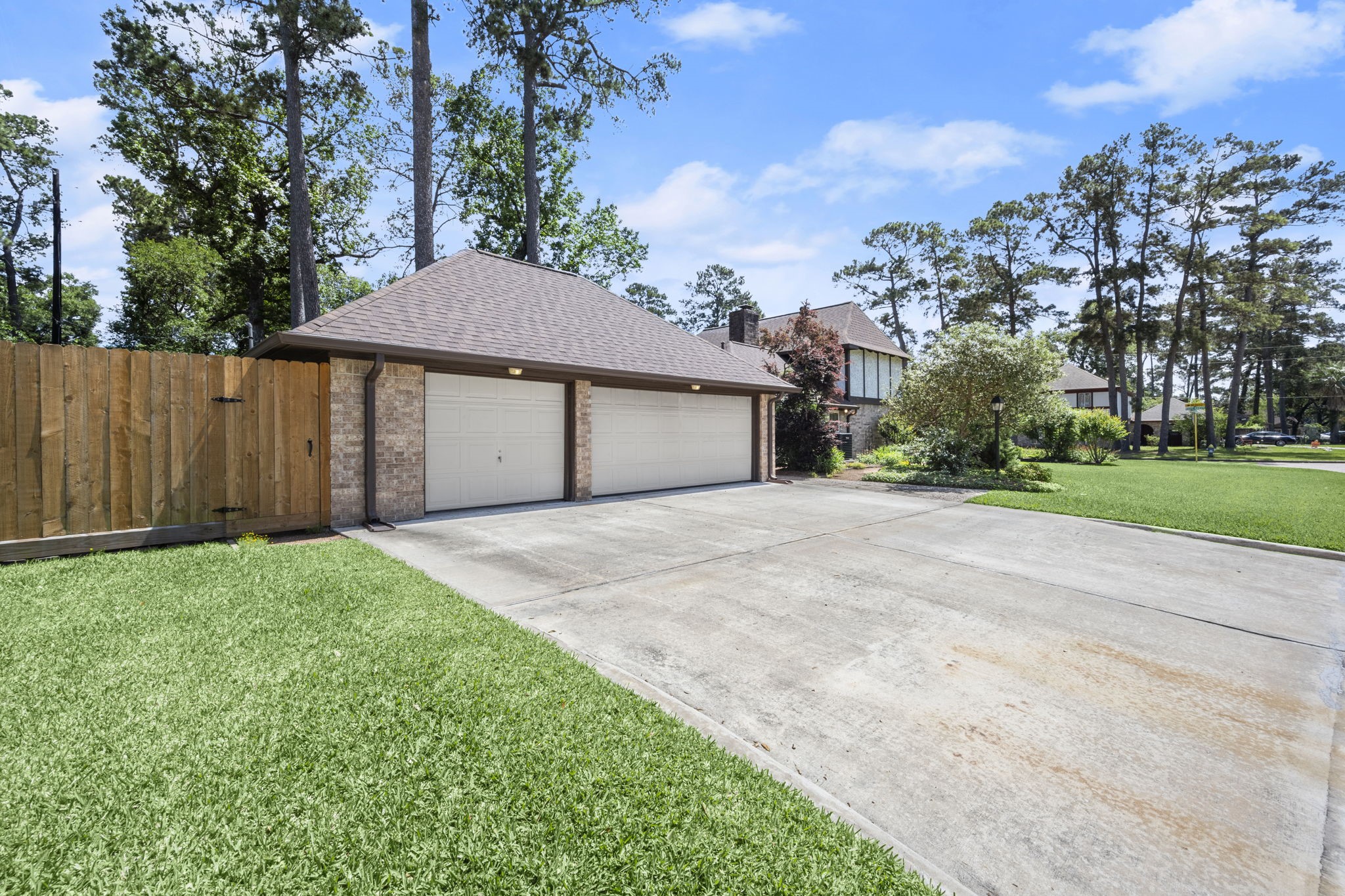 518 Magic Oaks Drive Spring, TX 77388 - Photo 9 of 50