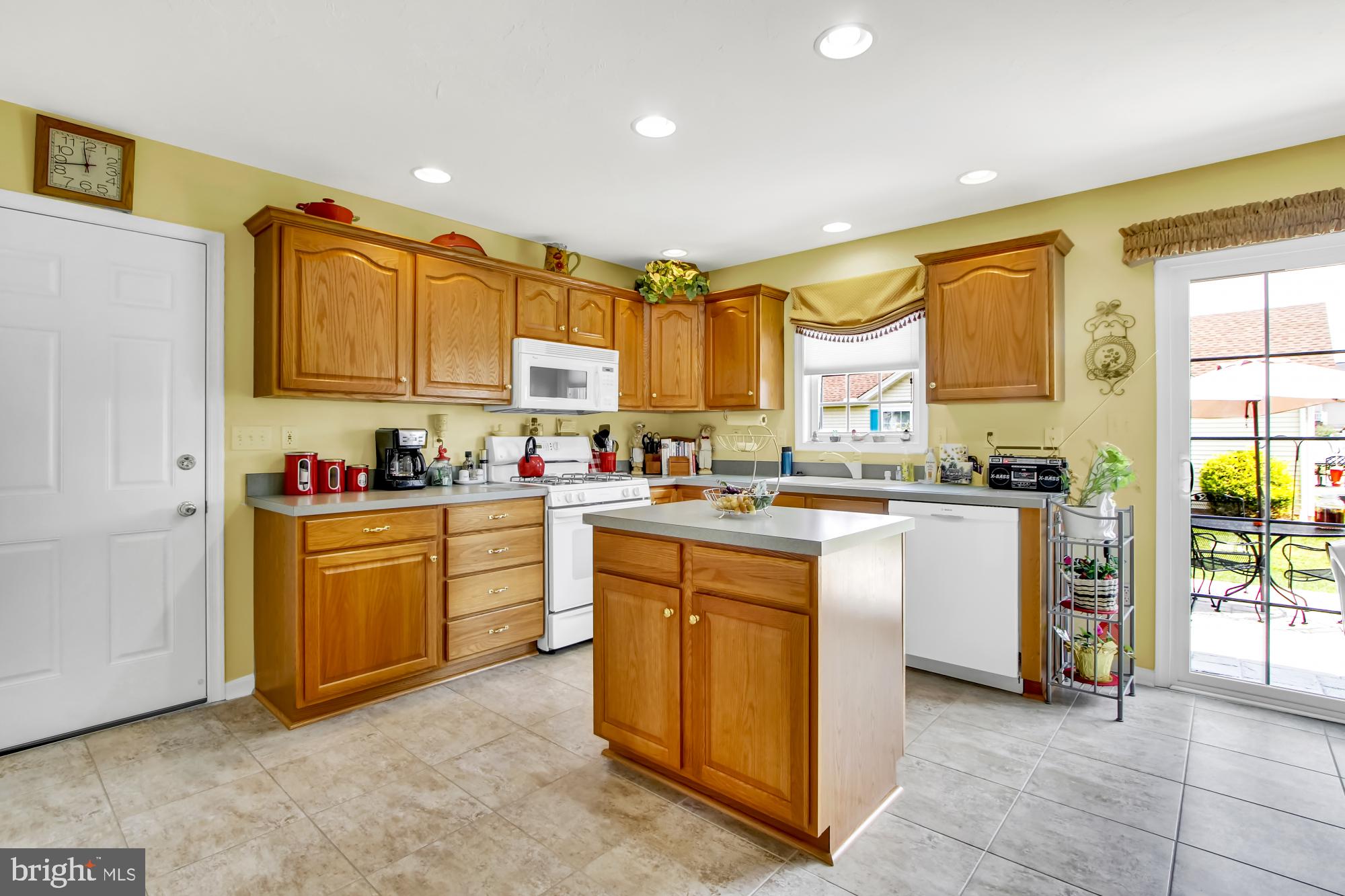1465 Saddleback Road York, PA 17408 - Photo 8 of 28 Gallery Image 8