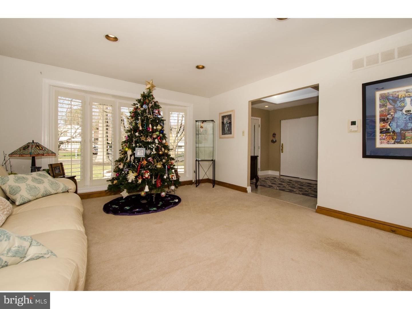 88 Tulip Road Holland, PA 18966 - Photo 3 of 25 Living Room