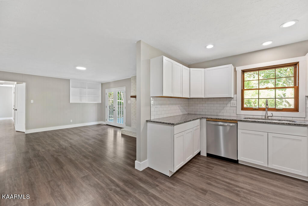 945 Corning Road Knoxville, TN 37923 - Photo 12 of 30 945 Corning Rd 37923 Kitchen-Den