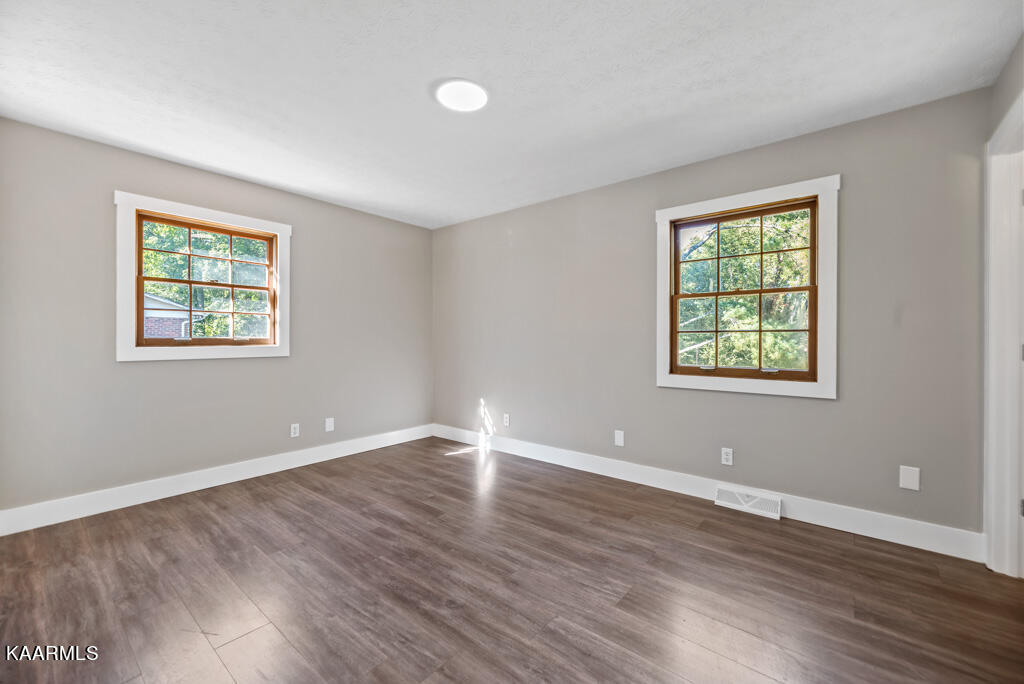 945 Corning Road Knoxville, TN 37923 - Photo 13 of 30 945 Corning Rd 37923 Main BR