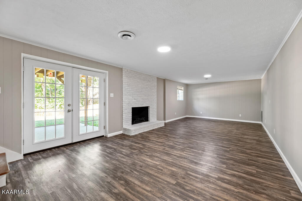 945 Corning Road Knoxville, TN 37923 - Photo 21 of 30 945 Corning Rd 37923 Rec Room1