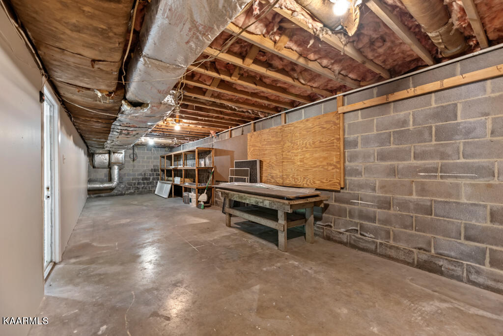 945 Corning Road Knoxville, TN 37923 - Photo 24 of 30 945 Corning Rd 37923 Storage-Shop