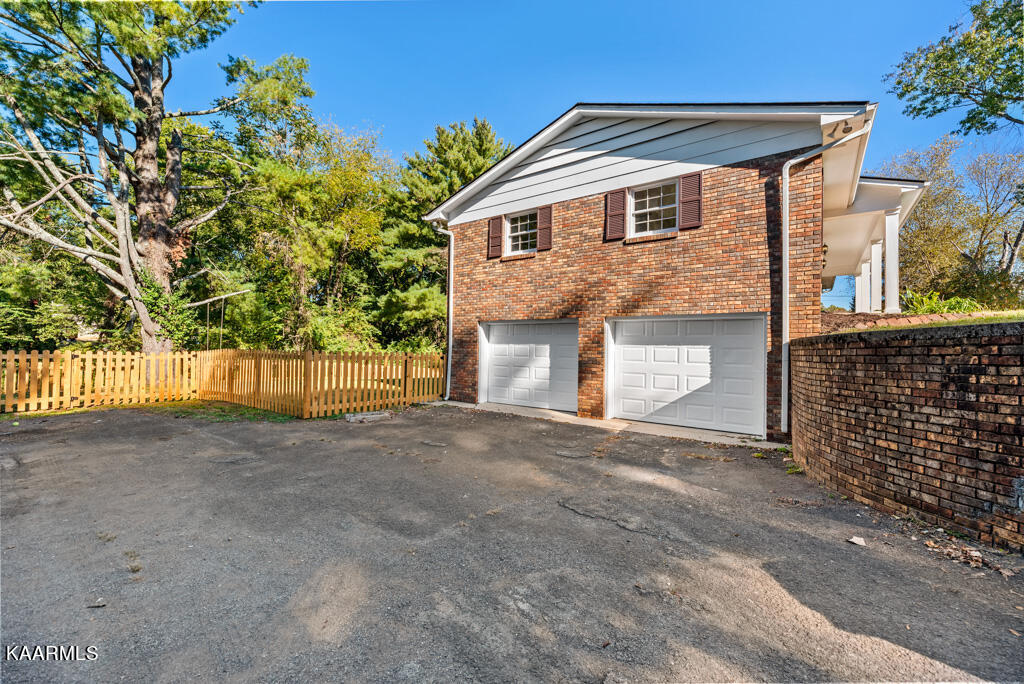 945 Corning Road Knoxville, TN 37923 - Photo 30 of 30 945 Corning Rd 37923 Side