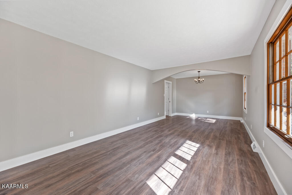 945 Corning Road Knoxville, TN 37923 - Photo 4 of 30 945 Corning Rd 37923 LR-DR