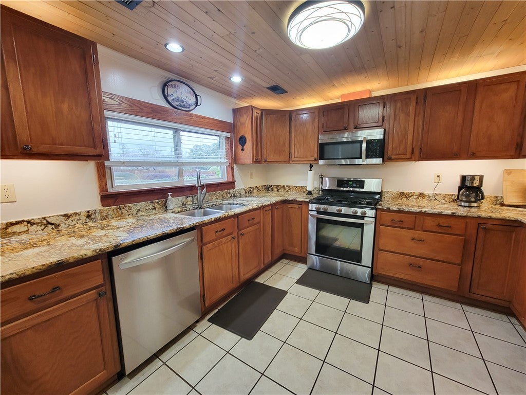 1555 Pear Tree Road Waverly, AL 36879 - Photo 10 of 45 Kitchen