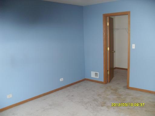 1721 Montclair Court Elgin, IL 60123 - Photo 5 of 11 a view of an empty room