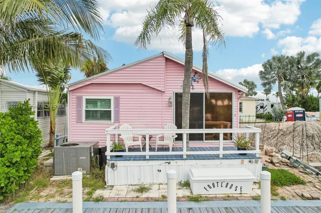 $4,800 | 10851 South Ocean Drive, Unit 135, Jensen Beach, FL 34957