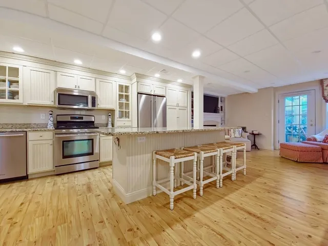 $2,100 | 111 Shore Drive, Unit 1, Mashpee, MA 02649