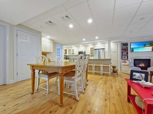 $2,100 | 111 Shore Drive, Unit 1, Mashpee, MA 02649