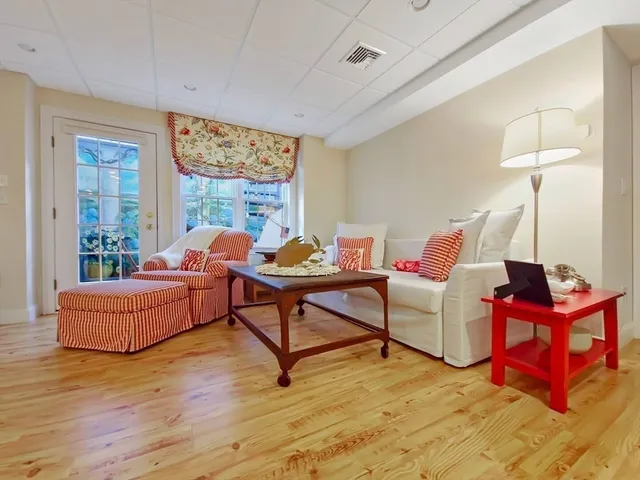 $2,100 | 111 Shore Drive, Unit 1, Mashpee, MA 02649