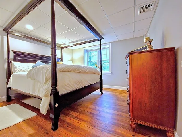 $2,100 | 111 Shore Drive, Unit 1, Mashpee, MA 02649