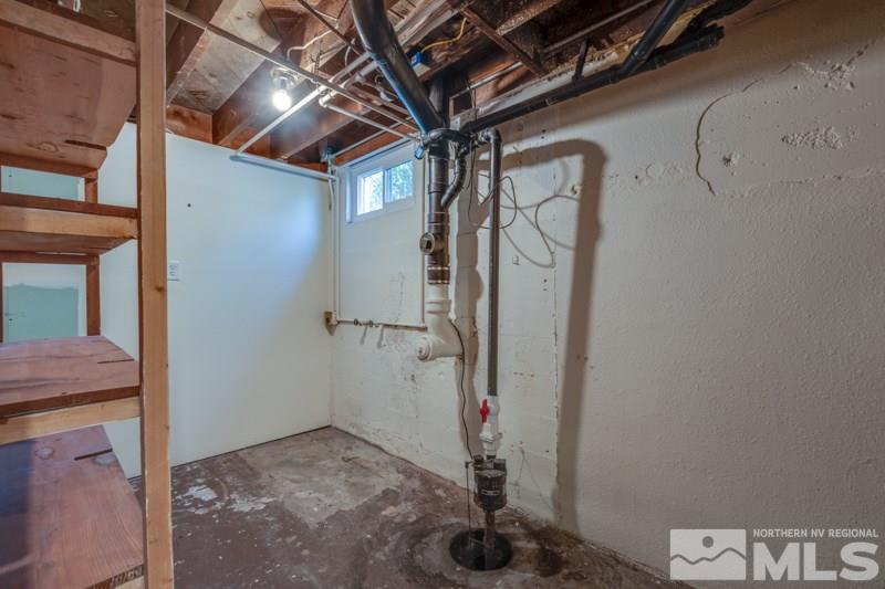 608 Cheney Street Reno, NV 89502 - Photo 18 of 22 a bathroom with a shower