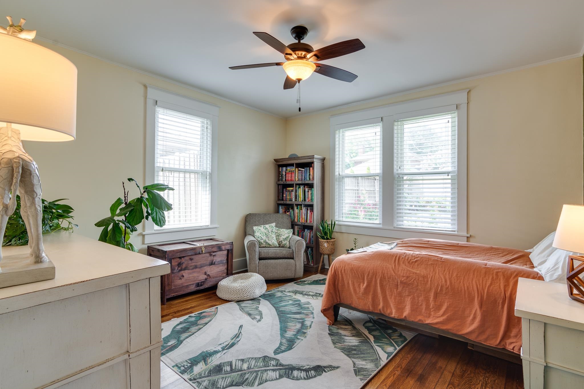 279 Angelus Street Memphis, TN 38112 - Photo 23 of 34 a bedroom with 2 bed and a potted plant