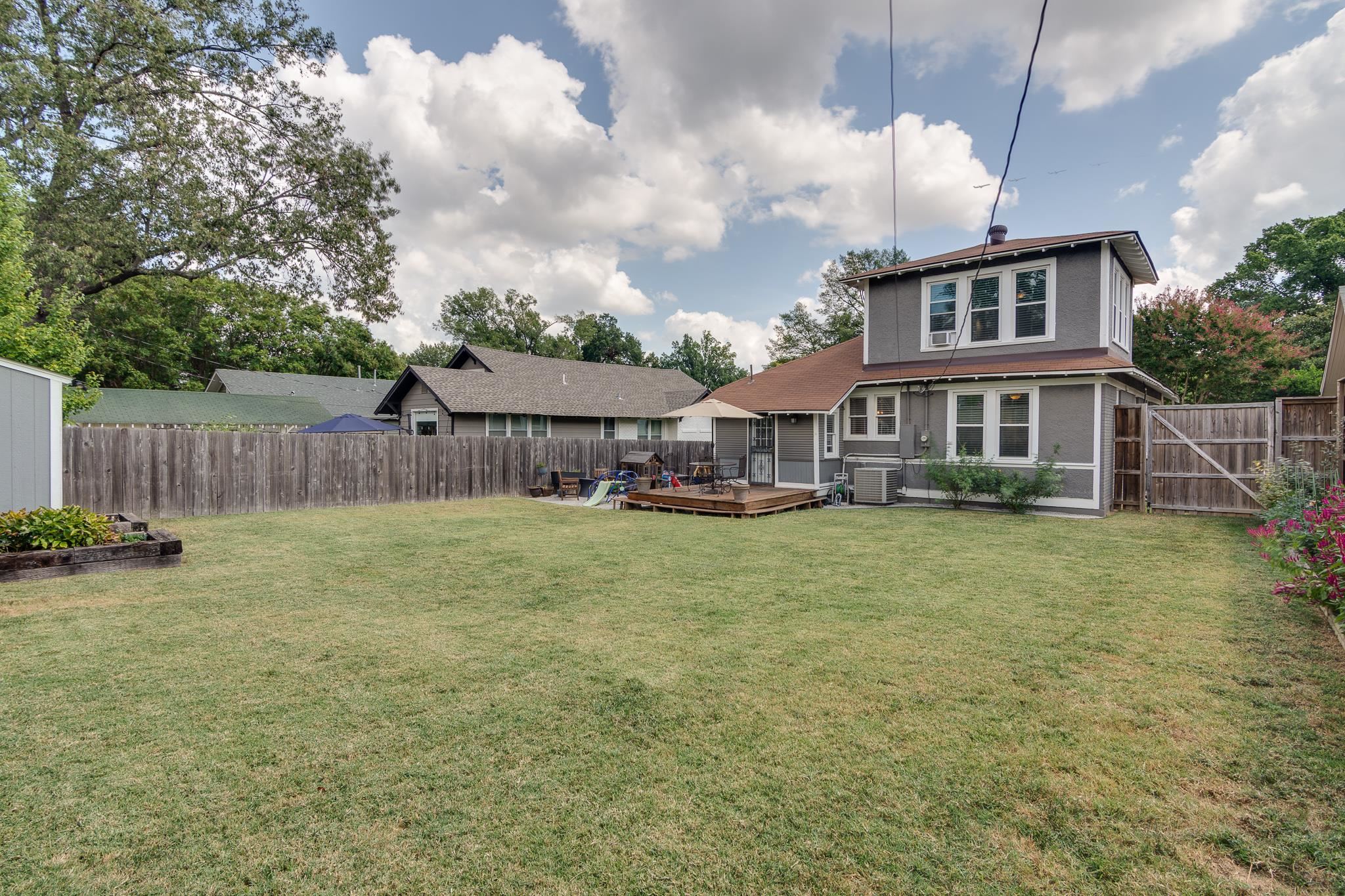 279 Angelus Street Memphis, TN 38112 - Photo 29 of 34 a swimming pool with wooden fence